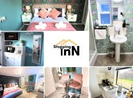 Thorpe Park Studio - Detached Stay & Free Gated Parking