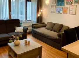 Relaxed coastal stay - steps from beach & center