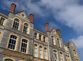 Central Plymouth Sea View Penthouse Apartment with Secure Parking