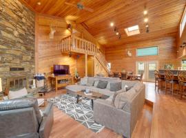Lake Eufaula Cabin with Dock at Nine Marina, Hotel in Eufaula