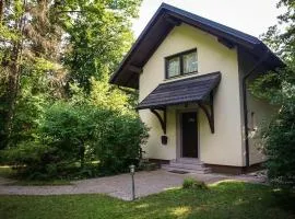 Kleinhaus Am Rande Des Waldes