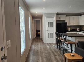 West Battle Lake Direct Access - Brand new!, hotel a Battle Lake