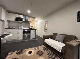 Exquisite cottage with a sea view and a sky tower, hotel ad Auckland