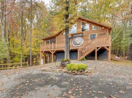 Mount Haven Retreat : Escape with Screened Porch!, Hotel in Murphy