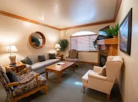 Family-Friendly Zermatt King Villa with Kitchen Near Park City - #1072