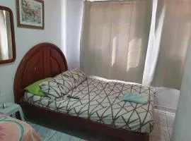 Kitnet, piso superior, Praia do Morro a 300mtrs