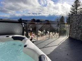 Kras Resort - Apartament 102G z jacuzzi , sauną i widokiem na góry