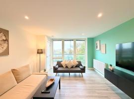 Modern and Spacious 3BR Flat W Balcony - Sleep 12, hotel u Londonu