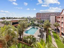 Clarion Pointe Galveston - Beachfront