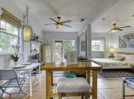 1 Bedroom Spanish Bungalow Guest House