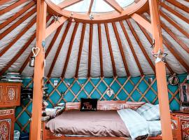 Yourte Voyageuse, camping de lujo en Charette