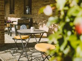 Casa Nizza D'Oro, hotel v destinaci Castelnuovo