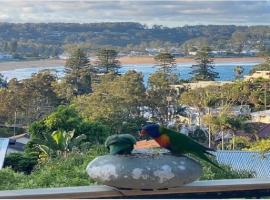 La Gratitude - Short Walk To Beach, Great Views!, Hotel in Avoca Beach