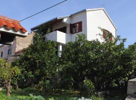 Apartment Vis 2435c, ξενοδοχείο σε Kut