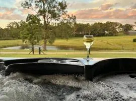 Hunter Valley Wine Country Escape - Spa, Pool, Firepit and Woodfired Pizza Oven - Keldan On Bell