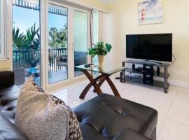 Lovely Apartment with 24h security - walking distance to beach, downtown, shops and restaurants, hotel v destinaci Nassau