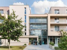 Quality Suites Dinan, hotel in Dinan