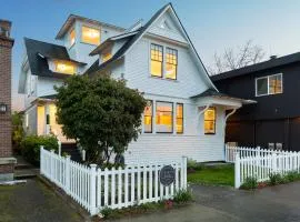 Home & Carriage House Views Dogs Welcome BBQ