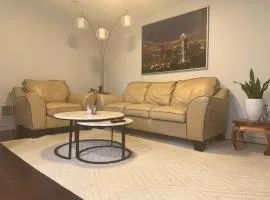 Two fully independent unit - a modern house and a private apartment, each with its own entrance, located just 15 min from Sea-Tac Airport and 5 min from Des Moines Marina