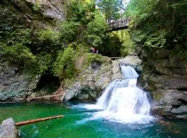 Modern 2Bed Suite Near Capilano Bridge & Trails