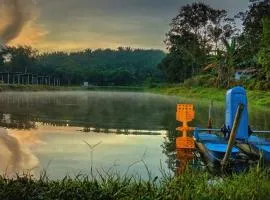 Kerlingfornia Pond View Homestay and Farmstead