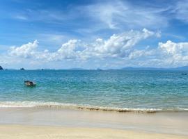 Moonshine Phayam beach resort & restaurant, cottage in Ranong