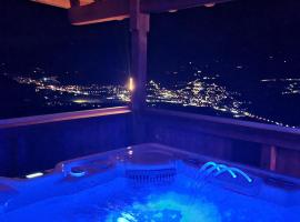 Ferienwohnung La-Wurm mit privatem Whirlpool, hotel em Hart im Zillertal