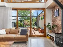 The Foundry on McLaren - Urban CBD Retreat