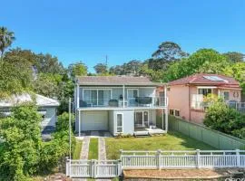 Lakeside Living - Walk To Cafes, Shops, and Sand!