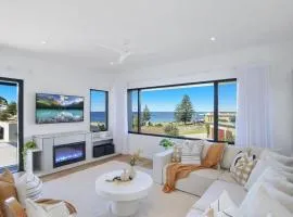 Omaroo House - Views Over Copa Beach