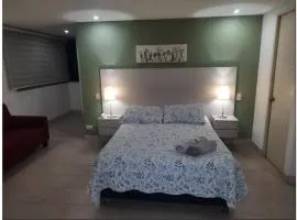 ApartaSuite 2 a 3 personas cerca club campestre