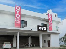 Hotel O Yuvraj Plaza, hotel in Garhi Harsāru
