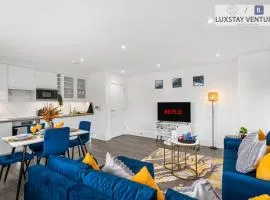 Stylish 2 Bed 2 Bath Hove Apartment - Walk to Station & Beach - Optional Parking - Sleeps 8