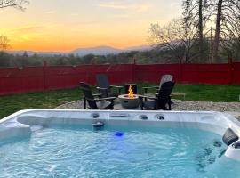 Mountain Escape, Yosemite South Gate House with Hot Tub, Views & Game Room, Near town, hôtel à Oakhurst