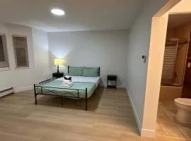 Cozy Room with Private Washroom Near Metrotown