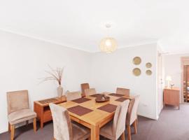 Al Mare 6 - Easy Walk To The Beach and Air - Con, hotel i Avoca Beach