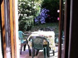 Wohnung Oleandro In Miasino, hotel in Miasino