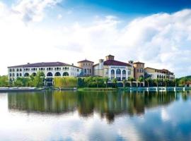 Wyndham Grand Plaza Royale Resort Nanjing, hotel v destinaci Lishui