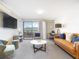 Central 2BR apartment, Hotel vibe, Walk everywhere - Hosted by Canstay, hôtel à Braddon
