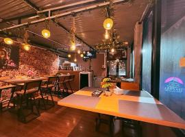 Abhyasi Hotel De Cafe, hotel v destinaci Suryodaya