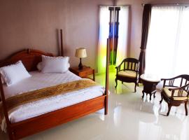 Kahyangan Hotel, hotel v destinaci Ampana