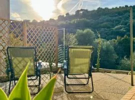 ULIVI - Comodità e tranquillità con Patio e Parcheggio