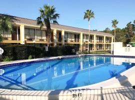 Econo Lodge Ormond Beach North - Daytona, chalet in Ormond Beach