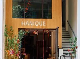 Hanique Cafe and Stay