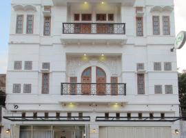 Family & Superior Hotel Malioboro-Yogyakarta, ξενοδοχείο διαμερισμάτων σε Sentool