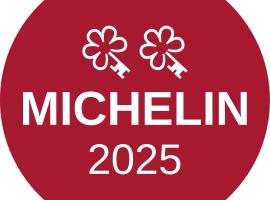 Chalet Sofija, h&oacute;tel me&eth; heitum pottum &iacute; Gozd Martuljek