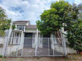 homestay elisa dekat bromo, hotel di Lawang