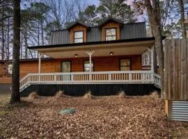 Cozy Cabin with Additional Studio Mini-Cabin in Broken Bow, Oklahoma