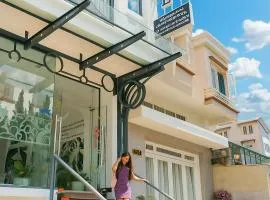 WHITE COFFEE HOUSE HOTEL