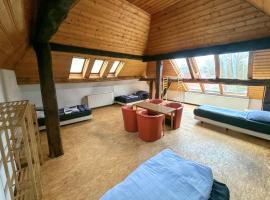 Groot Appartement - 10 Personen - 4 Slaapkamers - Perfect voor Teams & Monteurs - Friedeburg, Hotel in Friedeburg